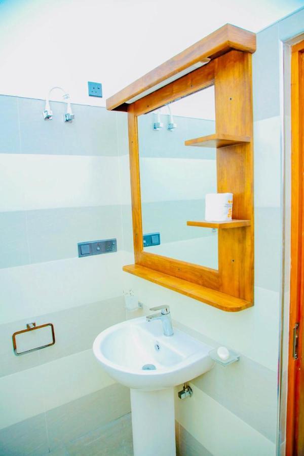 Maha Oya Lodge Wayikkal Esterno foto
